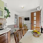 Neda In - Bay View *
