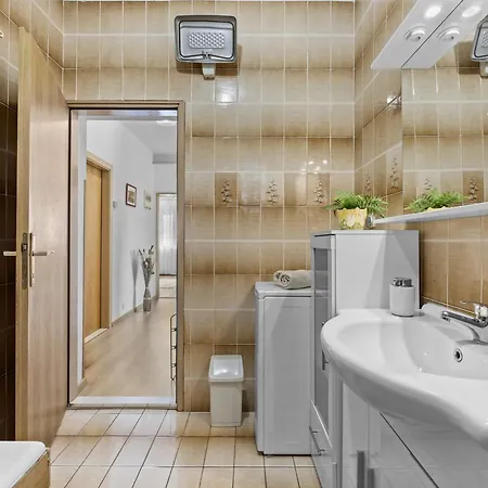 Neda In - Bay View *