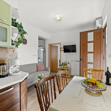 Neda In - Bay View *