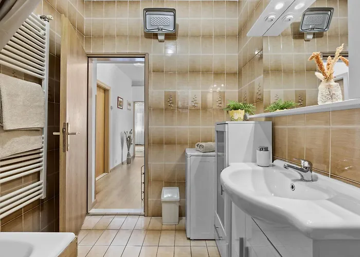 Neda In - Bay View *