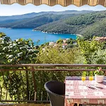 Neda In - Bay View Apartment